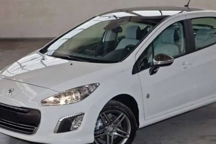 Novo Peugeot 308 Roland Garros: serão 200 do hatchback, 50 do conversível e outras 50 do crossover 3008 (Divulgação)