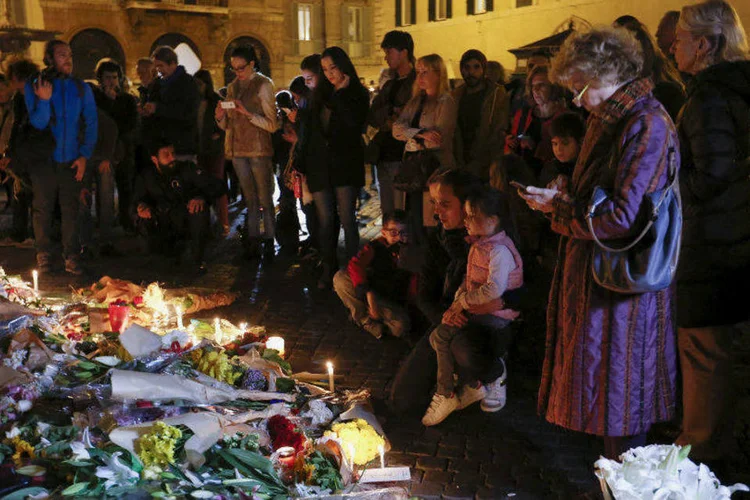 
	Atentados em Paris: os passaportes dos suspeitos prov&ecirc;m &quot;da mesma oficina&quot; que os documentos dos terroristas de Paris
 (Remo Casilli/Reuters)