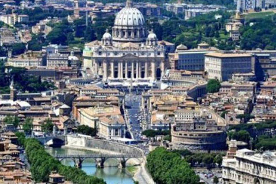 Vaticano processará responsáveis por vazamento de documentos reservados
