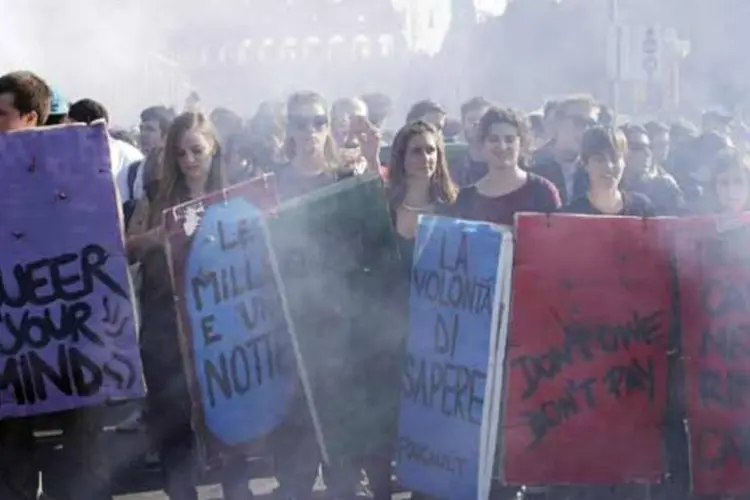 
	Estudantes protestam contra austeridade em Roma, em 14 novembro de 2012
 (Tony Gentile / Reuters)