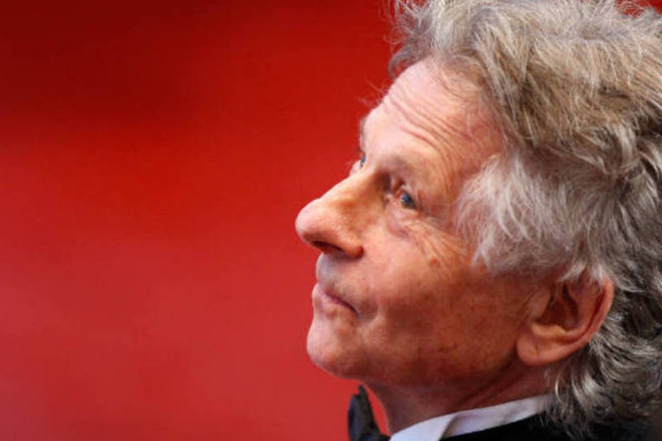 Roman Polanski reaparece no tapete vermelho de Cannes sob chuva