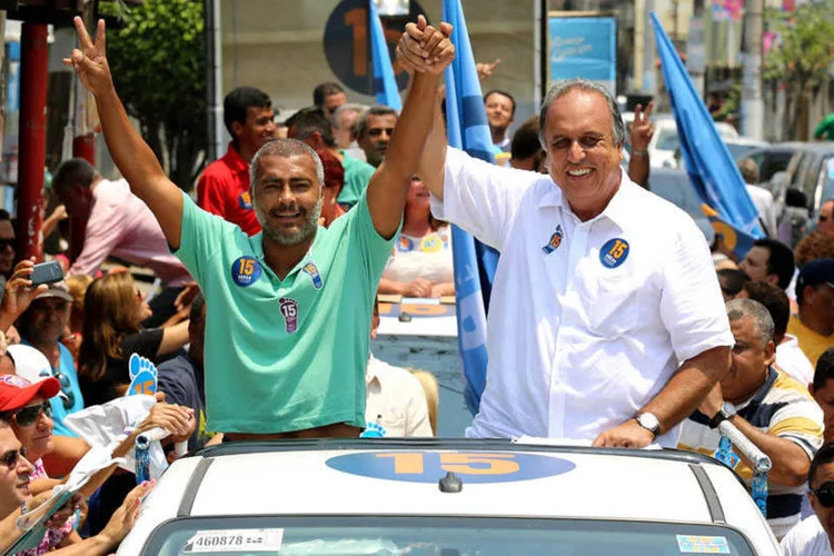 Luiz Fernando Pezão e Romário durante carreata em São Gonçalo, Rio de Janeiro (Fernando Maia/Pezão 15)