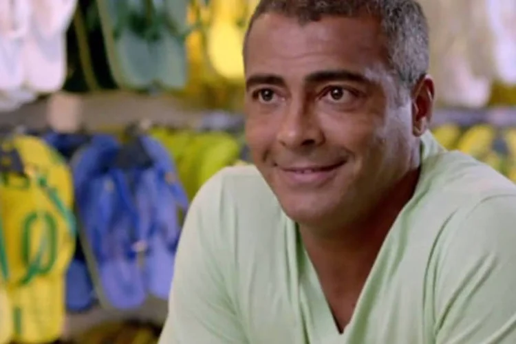 
	Rom&aacute;rio em comercial da Havaianas: a marca deve se concentrar em an&uacute;ncios inteligentes
 (Reprodução/YouTube)