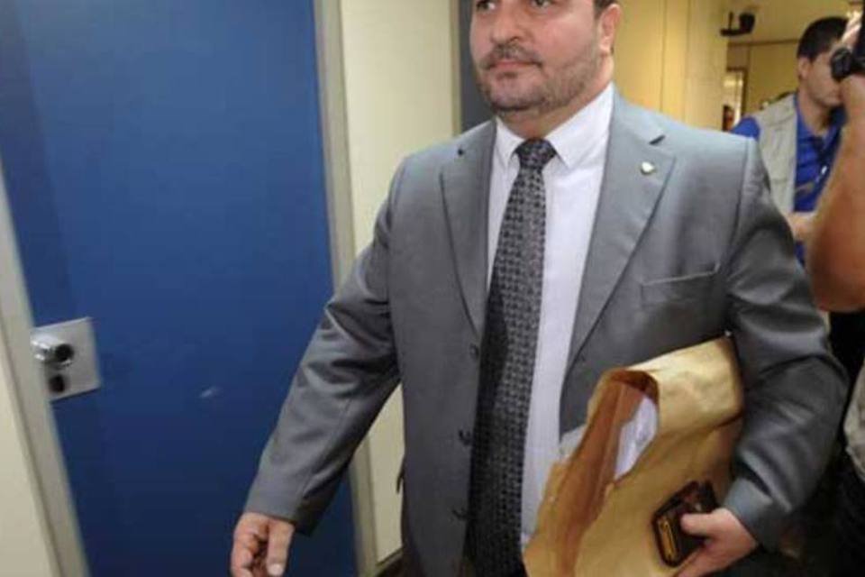 Secretário da Justiça recebeu pedido de dossiê, diz Veja