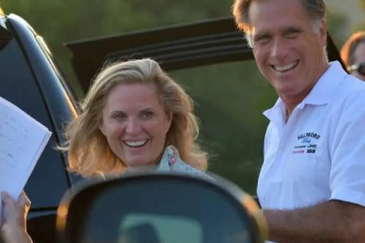 
	Romney, e a esposa Ann: &quot;pensei que iriam atr&aacute;s de mim por coisas que fiz de maneira errada, n&atilde;o por coisas absurdas&quot;, disse o republicano
 (Jewel Samad/AFP)