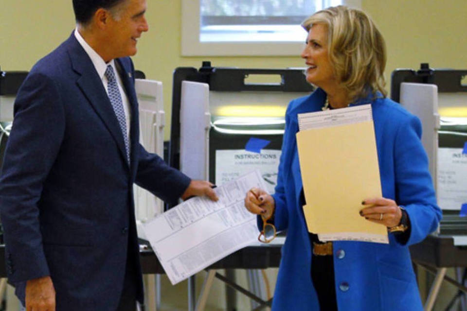 Romney vota em Belmont, nos arredores de Boston
