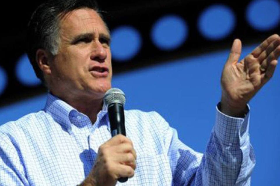 Romney e Santorum medem forças em conferência conservadora