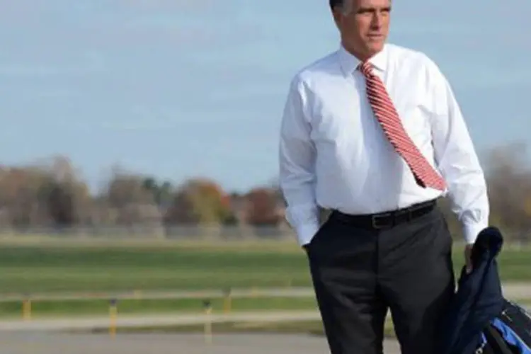 Romney chega ao Aeroporto Internacional Des Moines, em Iowa: a equipe de campanha do candidato republicano confirmou nesta sexta-feira à AFP o cancelamento do evento (©AFP / Emmanuel Dunand)