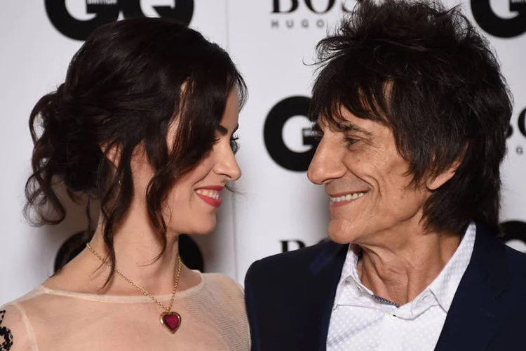 
	G&ecirc;meos: &quot;Sally e Ronnie Wood t&ecirc;m o prazer de anunciar que esperam g&ecirc;meos para junho de 2016&quot;
 (Gareth Cattermole / Getty Images)