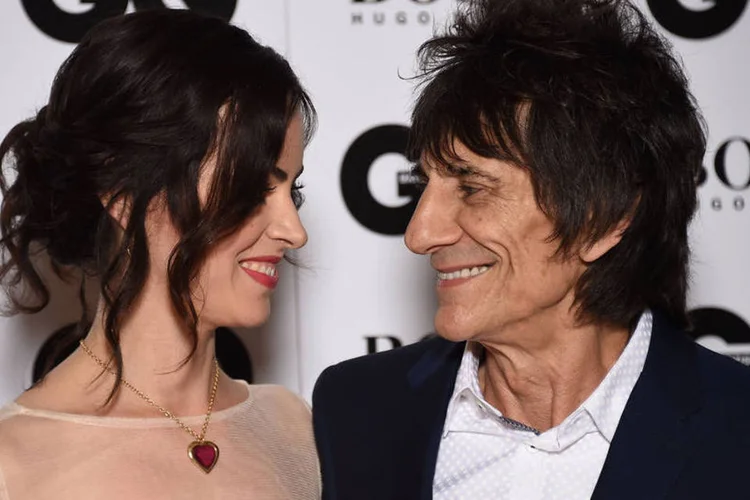 
	Ronnie Wood e Sally Humphreys: as g&ecirc;meas nasceram dois dias antes do anivers&aacute;rio de 69 anos do pai
 (Gareth Cattermole/Getty Images)