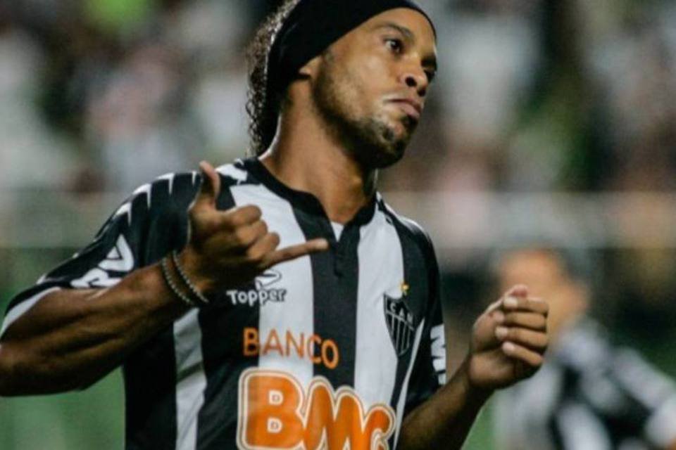 Ronaldinho Gaúcho desponta novamente como craque