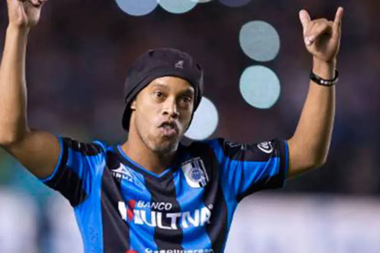 
	Ronaldinho na apresenta&ccedil;&atilde;o do Quer&eacute;taro: deputado chamou jogador de futebol de &quot;macaco&quot;
 (Victor Straffon/AFP)