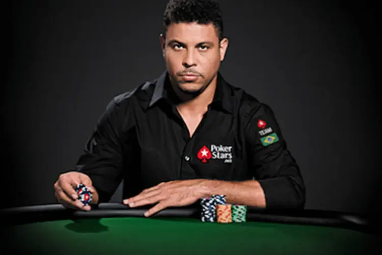 Ronaldo assina com a PokerStars.net: troca dos gramados pelas mesas e garoto-propaganda das cartas (Divulgação)