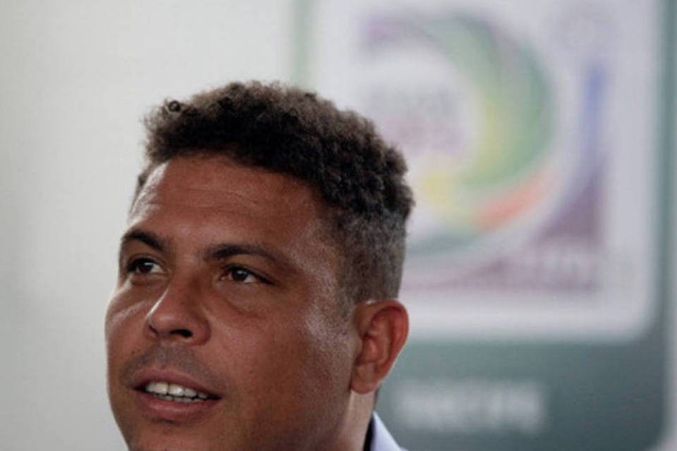 Nos EUA, Ronaldo admite que poderia voltar aos gramados