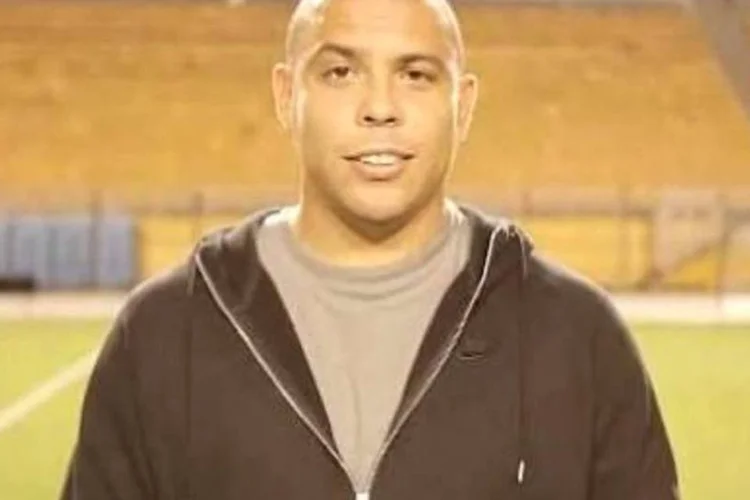 Claro e Ronaldo: ação "destrói" página do YouTube (Reprodução)