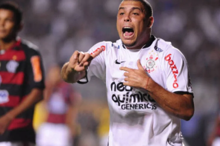 Ronaldo não autorizou o uso de sua imagem no álbum