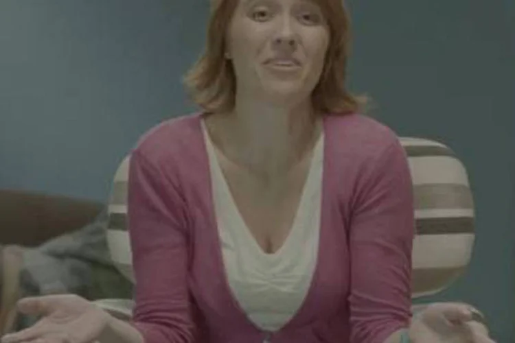 Trecho da campanha: Gotcha mostra de maneira bem-humorada como o ronco pode interferir no dia a dia de um casal e os tratamentos que a Eleve têm para resolver o problema (Reprodução)