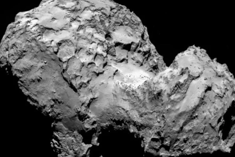 Foto de cometa pela espaçonave Rosetta: cientista estão agora em um cronograma apertado para obter informações suficientes sobre o cometa (ESA/Rosetta/MPS/Reuters)
