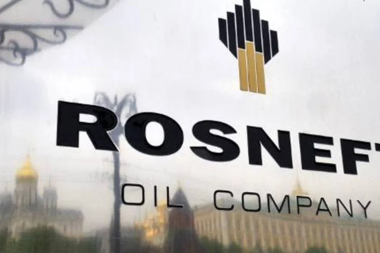 Sede da Rosneft, em Moscou: avaliada em 55 milhões de dólares, a transação ainda precisa ser aprovada pela Agência Nacional do Petróleo (Dmitry Kostyukov/AFP)