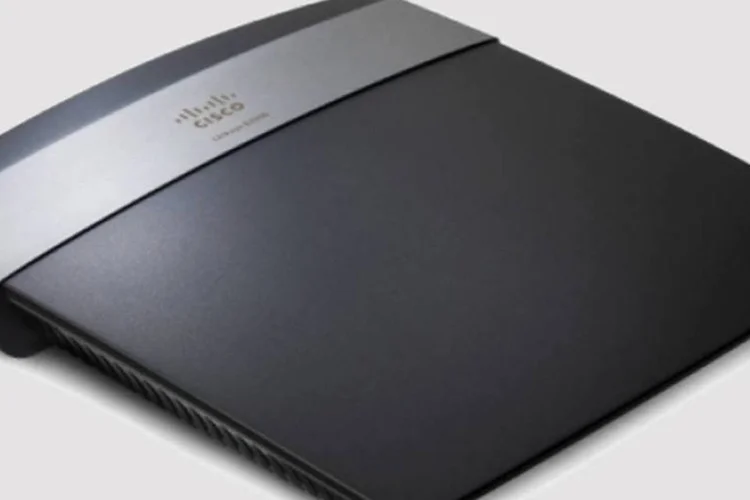 Roteador Linksys: depois de infectar um dispositivo, o vírus procura pela internet outros aparelhos similares – e igualmente vulneráveis – para se espalhar (Divulgação/Cisco)