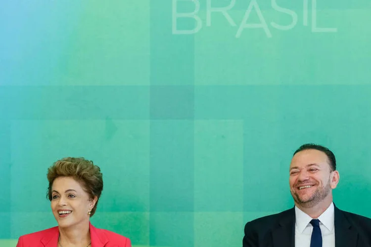 
	Dilma e Edinho: &quot;Nunca estive com as empresas prestadoras de servi&ccedil;os da campanha de Delc&iacute;dio do Amaral, nem antes, nem durante a campanha&quot;
 (Ichiro Guerra/ PR)