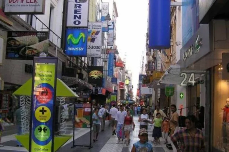 Comércio na Rua Florida: inflação muito alta tira a referência do consumidor argentino (Wikimedia Commons)