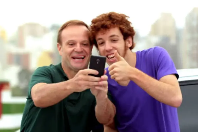Rubens Barrichello em novo comercial da Vivo: brincando com fama de 'lento' (Divulgação)