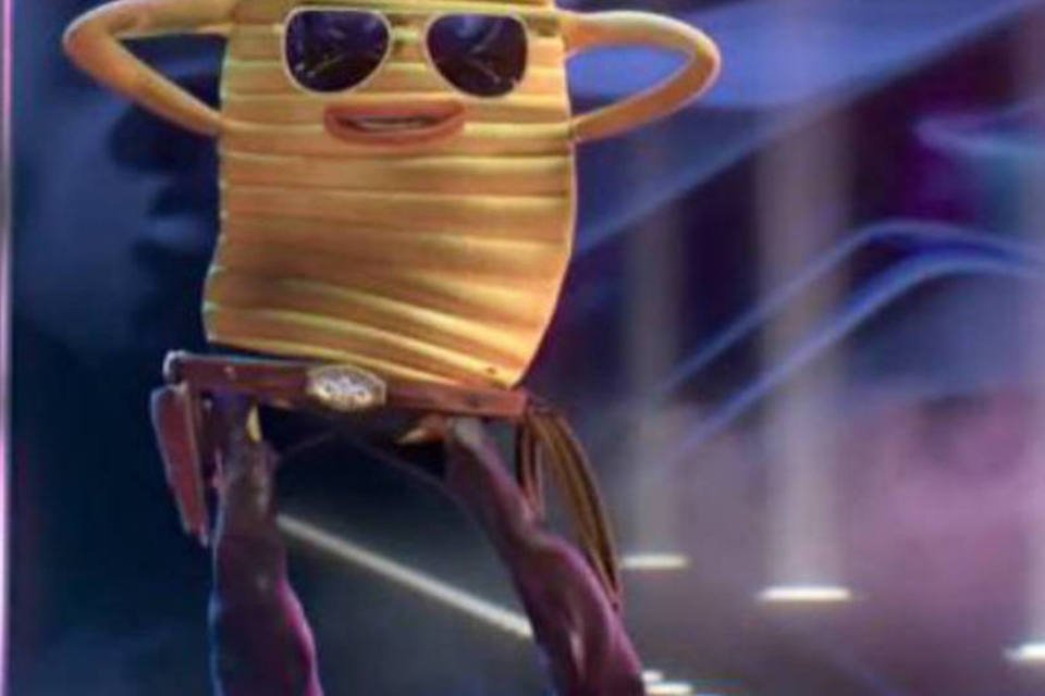 Ruffles faz striptease em novo comercial
