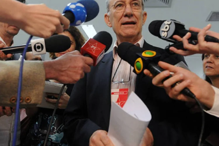 
	O presidente do PT, Rui Falc&atilde;o: &quot;As supostas afirma&ccedil;&otilde;es desse senhor ao MPF, refletem apenas uma tentativa desesperada de tentar diminuir a pena de pris&atilde;o&quot;, disse Falc&atilde;o
 (Marcello Casal Jr./ABr)