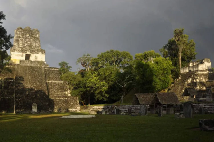 Ruínas de templos maias na cidade guatemalteca de Tikal, onde ocorreram as  filmagens de cenas de Star Wars no planeta Yavin 4 (REUTERS/Mike McDonald)