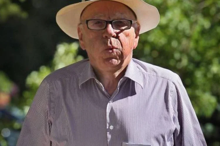 Com o ataque, as pessoas que acessavam a página thesun.co.uk eram automaticamente direcionadas à new-times.co.uk, que divulgava uma suposta notícia da morte de Murdoch (Scott Olson/Getty Images)