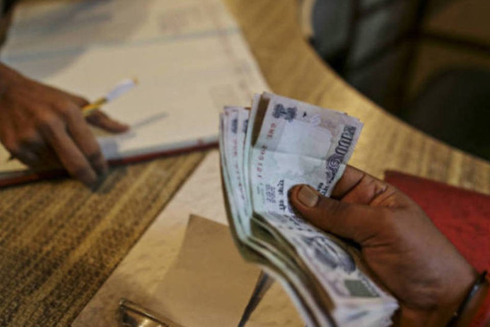 Banco Central da Índia tenta conter volatilidade da rupia