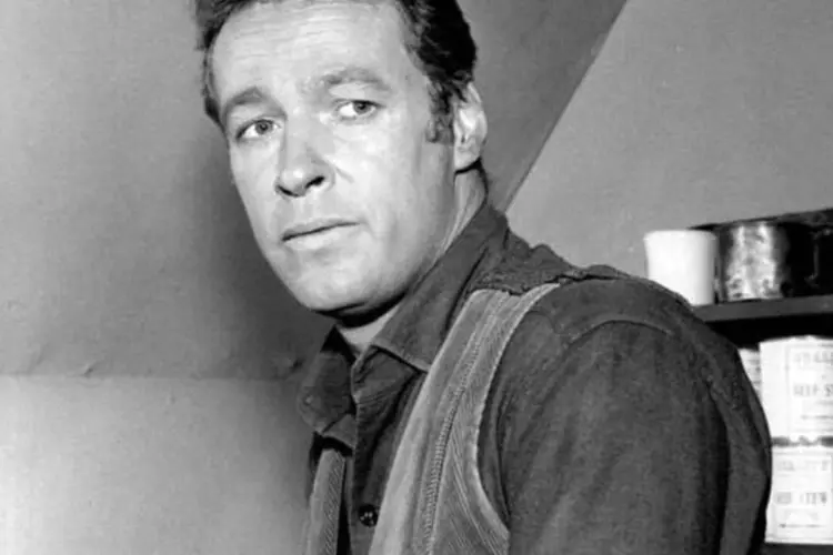 Russell Johnson como Gib Scott, do programa de televisão Black Saddle, em uma foto de julho de 1960 (Wikimedia Commons/ABC Television)