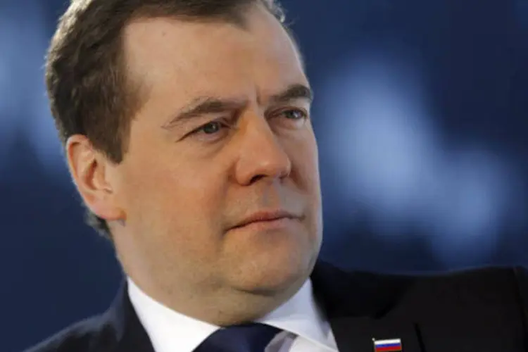 
	Dmitri Medvedev: &quot;Estou em Simferopol (capital da pen&iacute;nsula). O governo discutir&aacute; hoje aqui o desenvolvimento da Crimeia&quot;, publicou premi&ecirc; no Twitter
 (Simon Dawson/Bloomberg)