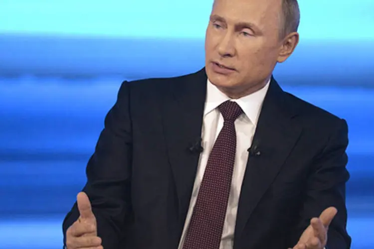 Putin fala ao vivo pela televisão em seu tradicional programa Linha Direta com Vladimir Putin (REUTERS/Alexei Nikolskyi/RIA Novosti/Kremlin)