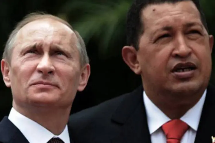 Primeiro-ministro da Rússia Vladimir Putin (esquerda) e presidente venezuelano Hugo Chávez se encontram em Caracas, na Venezuela (.)