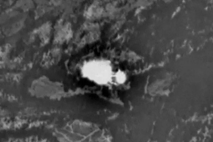 
	Imagem fornecida pelo Minist&eacute;rio da Defesa da R&uacute;ssia mostra os bombardeios realizados na S&iacute;ria
 (REUTERS/Ministry of Defence of the Russian Federation/Handout)