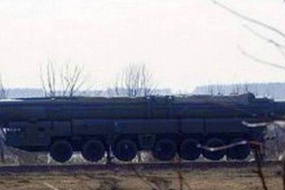 Rússia lança com sucesso míssil Topol com nova ogiva