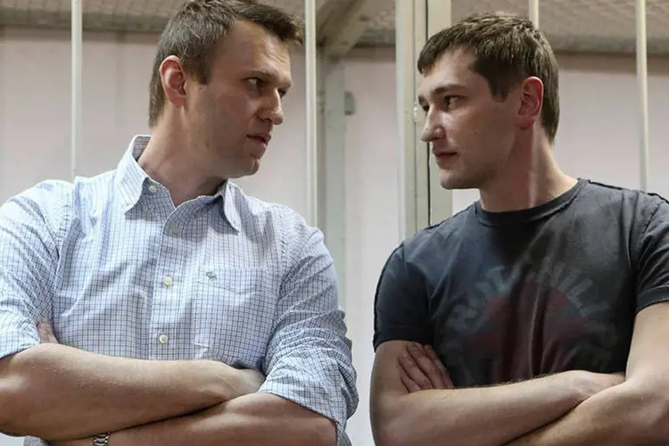 Alexei Navalni, e seu irmão Oleg: "por que querem o prender? Assim querem me punir", disse Navalni (REUTERS/Sergei Karpukhin)