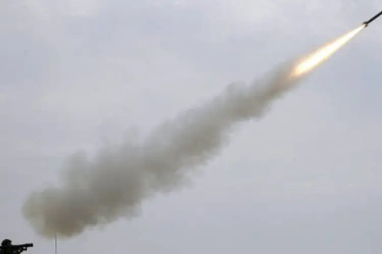 
	Russo dispara foguete: a R&uacute;ssia imediatamente negou a queda dos m&iacute;sseis no Ir&atilde;
 (AFP/ Sergei Venyavsky)