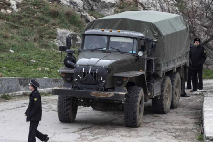 
	O presidente da R&uacute;ssia, Vladimir Putin, ordenou neste s&aacute;bado (1) o envio de tropas militares para a regi&atilde;o da Crimeria, que desde a queda do governo ucraniano, na semana passada, enfrenta tens&otilde;es e protestos
 (Baz Ratner/Reuters)