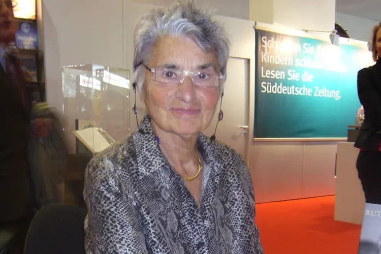 
	Ruth Kl&uuml;ger: a escritora, de 84 anos, descreveu o sofrimento que passou ao ser submetida a trabalhos for&ccedil;ados pelo regime nacional-socialista
 (Blaues Sofa / Wikicommons)