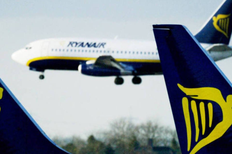 Ryanair, que tem 1.800 voos diários em 34 países, se aproveita do ambiente de tarifas menores para aumentar a capacidade (Ian Waldie/Getty Images/Getty Images)