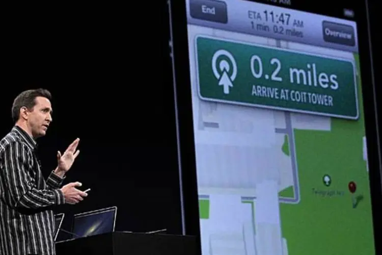 
	Scott Forstall, da Apple, apresenta o novo Mapas: o aplicativo n&atilde;o necessita refazer o download das imagens toda vez que o usu&aacute;rio modificar a visualiza&ccedil;&atilde;o do mapa
 (Justin Sullivan / Getty Images)