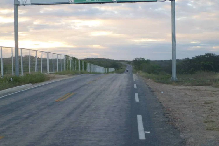 
	Rodovia no Cear&aacute;: a PRF registrou ainda a pris&atilde;o de cinco pessoas por estarem dirigindo embriagadas
 (Divulgação/ CNT)