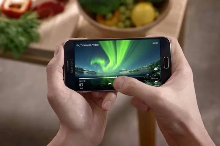 
	Smartphone Samsung Galaxy S6: empresa disse na &uacute;ltima semana que continuar&aacute; tentando maximizar sua rentabilidade e participa&ccedil;&atilde;o no mercado
 (Reprodução/YouTube/Samsung)
