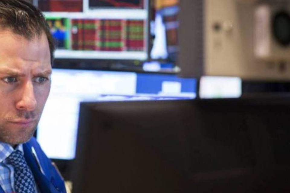 Dow Jones perde mais de 300 pontos e fecha em baixa de 1,97%