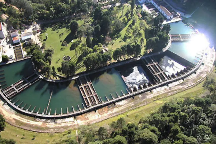 
	Esta&ccedil;&atilde;o de Tratamento de &Aacute;gua de Alto Cotia, da Sabesp: ren&uacute;ncia n&atilde;o teria nenhuma rela&ccedil;&atilde;o com a atual crise h&iacute;drica no Estado
 (SABESP/Divulgação)