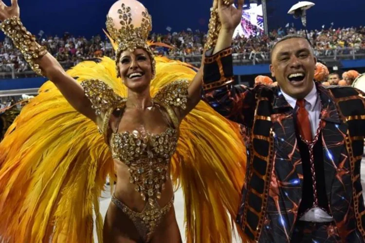 
	Sabrina Sato, madrinha de bateria da Gavi&otilde;es: com o enredo &quot;&Eacute; Fant&aacute;stico! Imagine, admire e sinta!&quot;, a escola alvinegra, falou sobre coisas fant&aacute;sticas
 (Nelson Almeida / AFP)