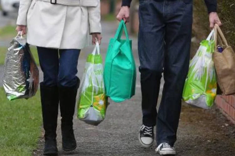 O índice de preços ao consumidor no Reino Unido registrou queda de 0,1% em abril em ritmo anual, o que não acontecia desde 1960 (Geoff Caddick/AFP)